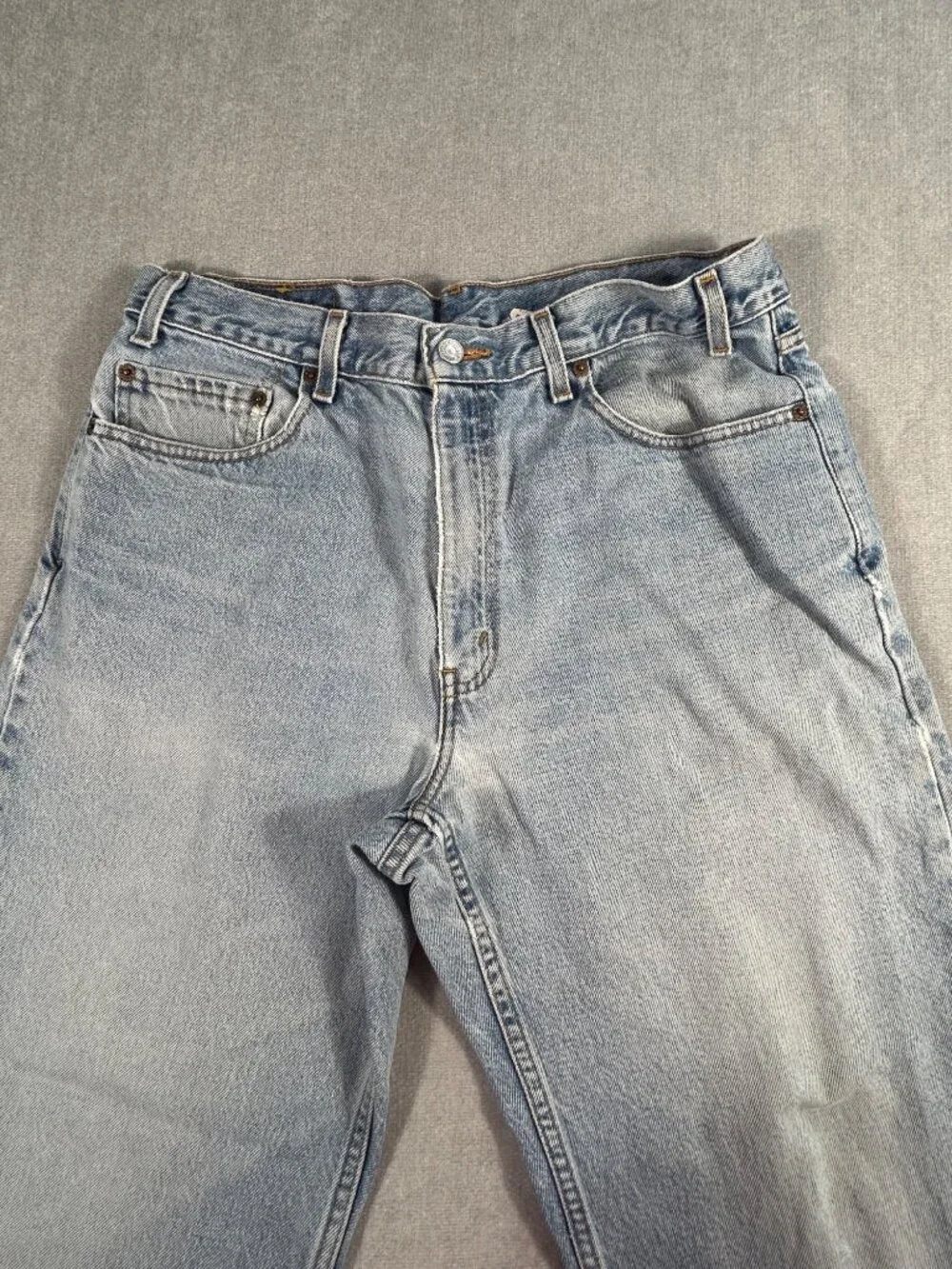Vintage Y2K Light Wash Levi's Straight Leg Relaxed 36x30 90s Distressed Casual